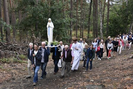 Kaarskesprocessie trok naar de kluis