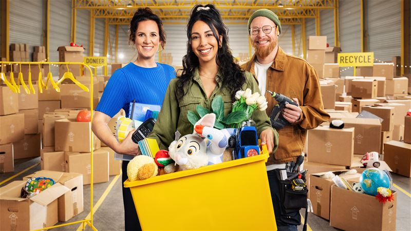 Kenny helpt Danira huizen op orde krijgen