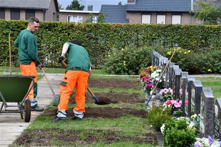 Kerkhof bijna hersteld, hekken zijn geplaatst