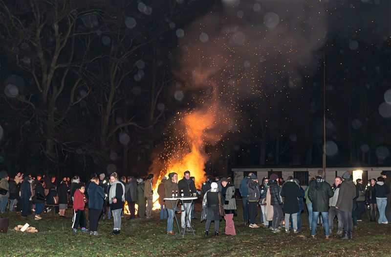 Kerstboomverbranding werd een gezellig evenement
