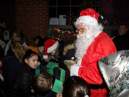 Kerstman bezocht 't Molenholleke