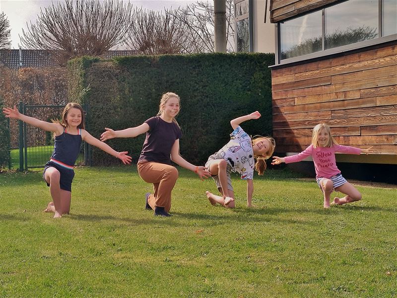 Kinderen lokken volwassenen uit hun kot