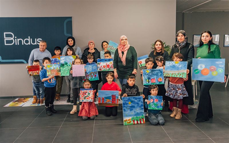 Kleurrijke kinderkunst met veel emoties