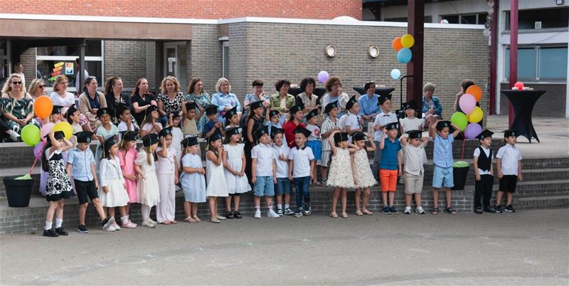 Kleuters van Straal zijn afgestudeerd