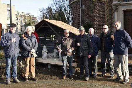 KWB en theatermensen bouwen kerststal