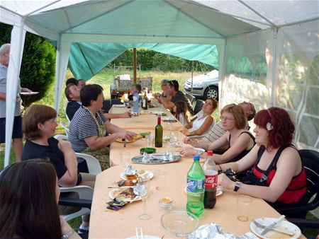 Laatste barbeque achter rijkswachtgebouw