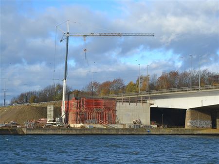 Laatste loodjes aan brug in Viversel