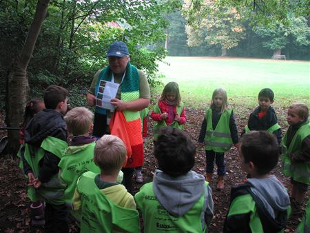 Leerlingen duiken massaal het bos in