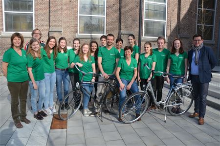 Leerlingen gaan fietsen door Bangladesh