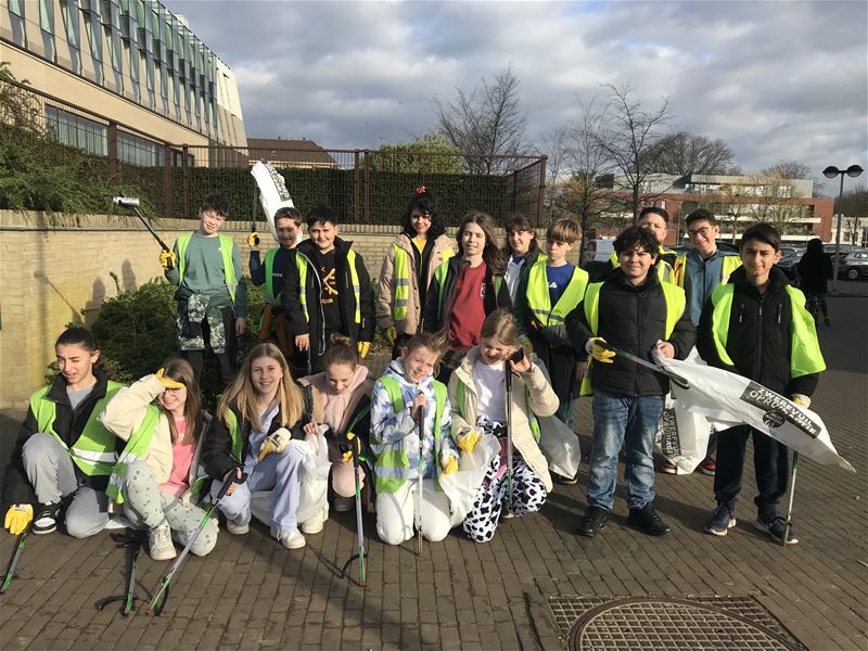 Leerlingen 't Molenholleke ruimden Zolder op