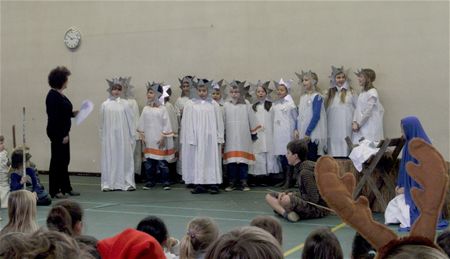 Leerlingen voeren kerstmusical op