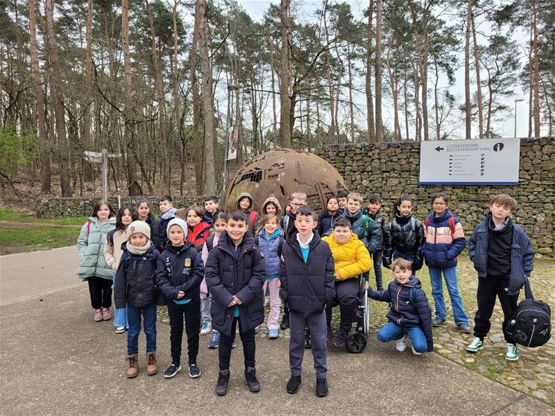 Leerplaneetleerlingen op verkenning in het heelal