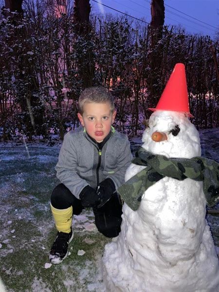 Lenn heeft zijn sneeuwman al klaar