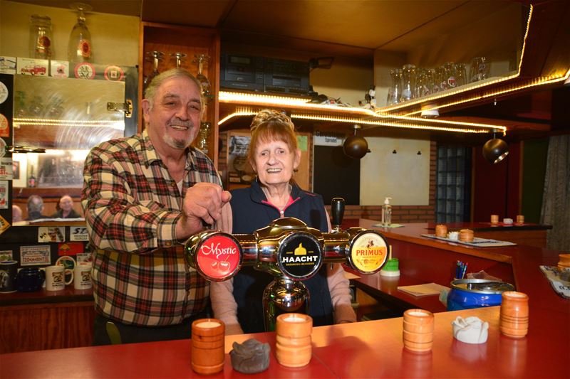 Lieske en Henri nemen afscheid van het Slekkenhof