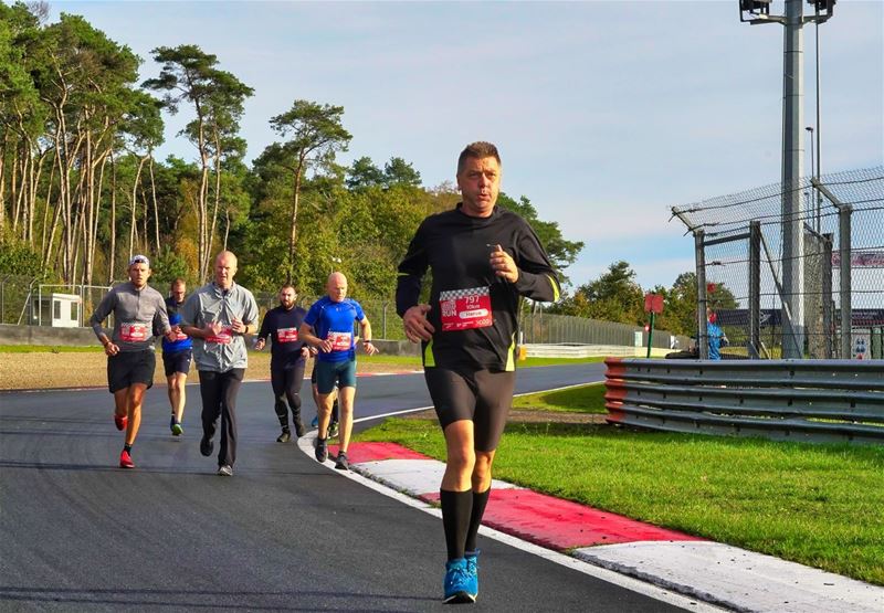 Lopen en ontbijten op en rond het circuit