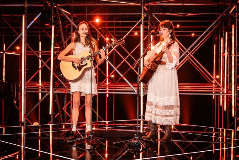 Lullaby Embrace gaat verder in Lift You Up