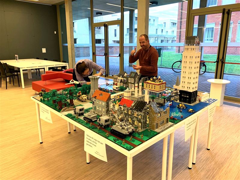 Maarten Verlinden toont lego-jaaroverzicht in bib
