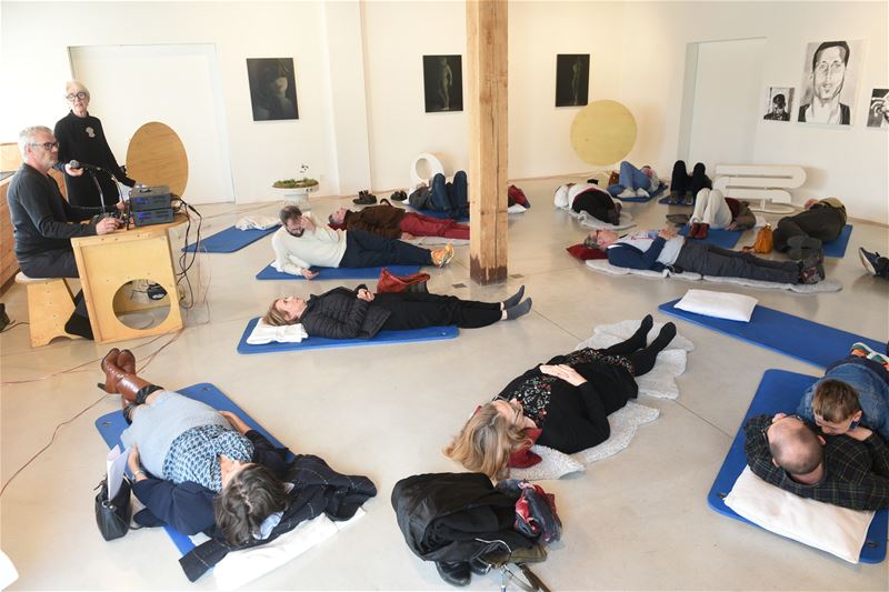 'Magisch Zwart' geopend met performance