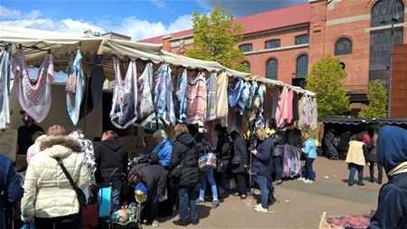 Markt voor het laatste achter Monnoyerschouw