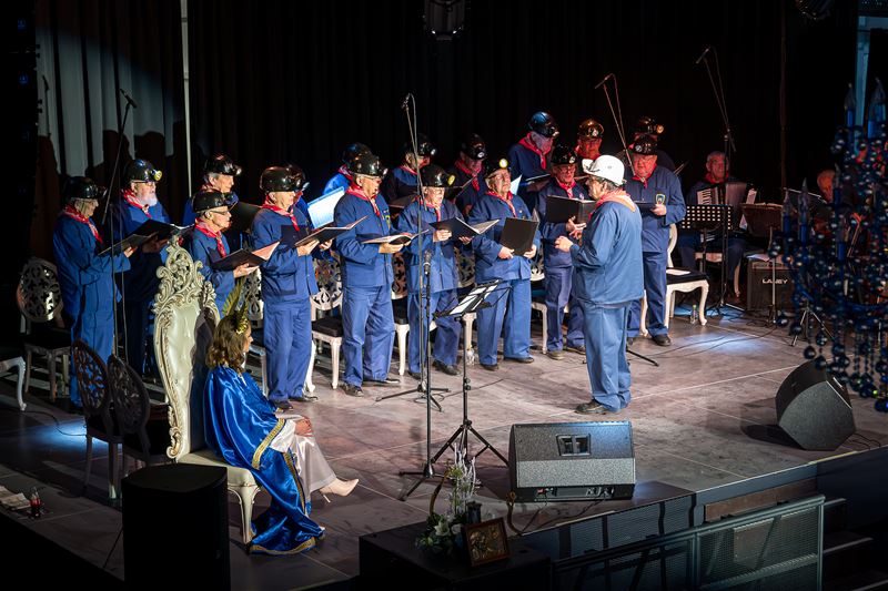 Massa volk op showavond voor Sint-Barbara