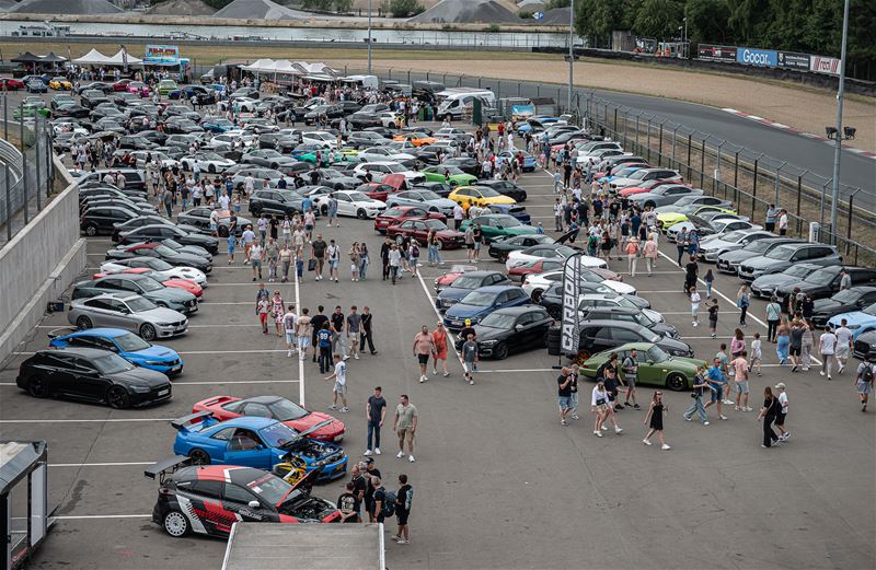 Massa volk voor tweede dag Supercar Madness