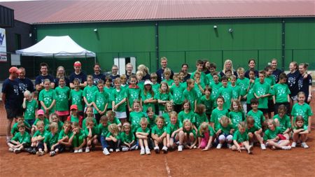 Massale belangstelling voor tenniskamp