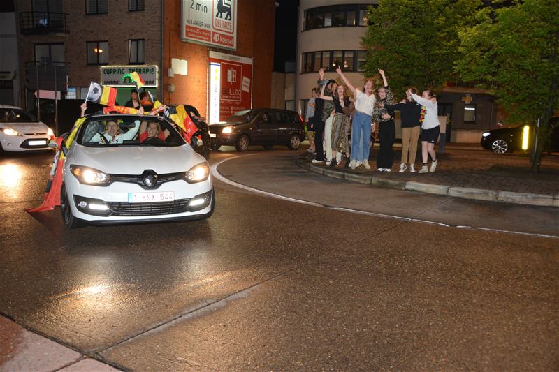 Massale vieringen in de straten