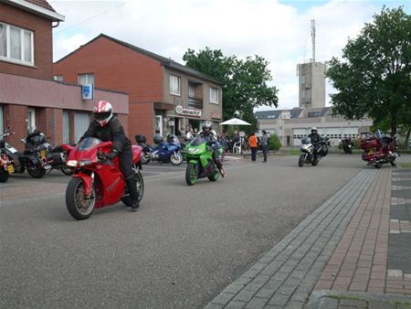 MC Mascotte stuurt motoren doorheen Limburg