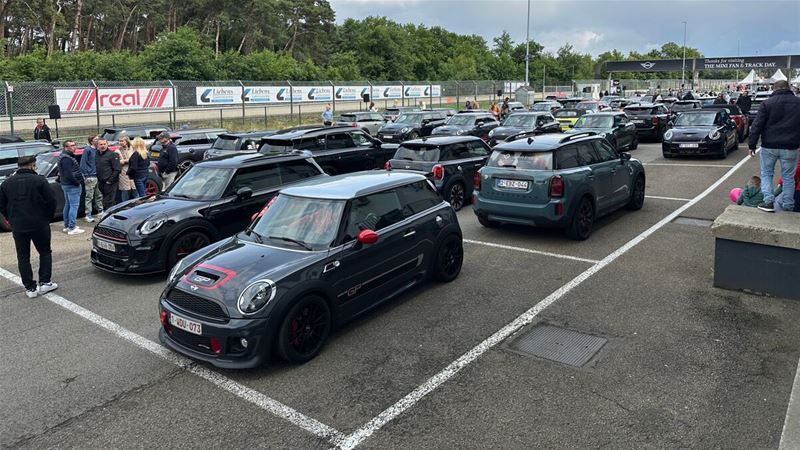 Meer dan 3.000 Mini's verzamelen op circuit