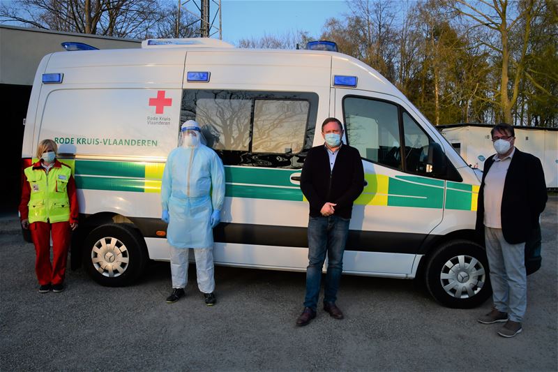 Met een sticker steun je het lokale Rode Kruis