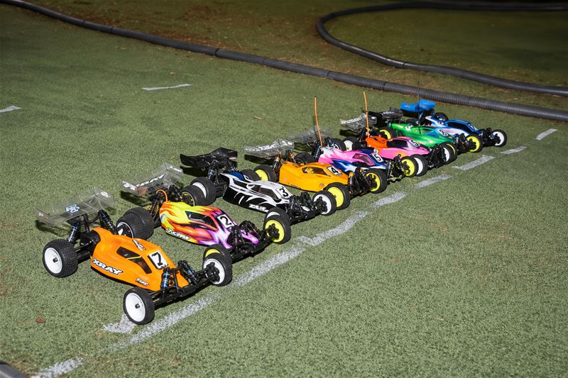Morgen racen de autootjes in het donker bij rc@cz