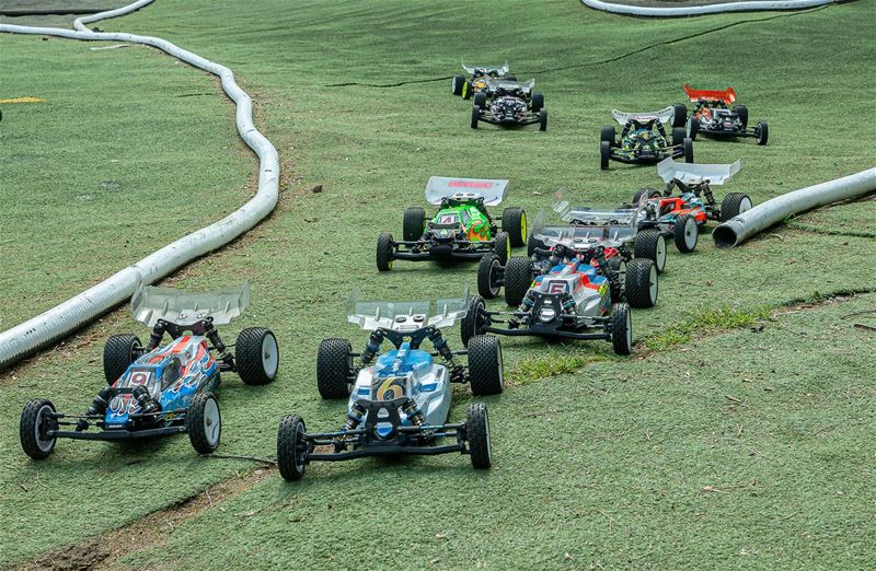 Morgen races met radiobestuurde autootjes