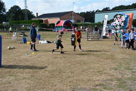 Morgen scholenveldloop en sportbeurs