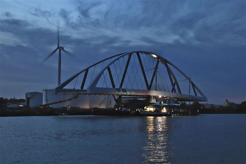 Morgen wordt de nieuwe brug in Genebos gelegd