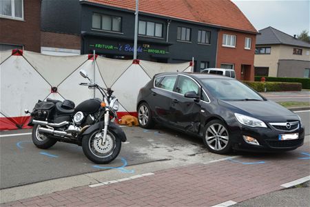 Motorrijder kritiek na botsing met auto