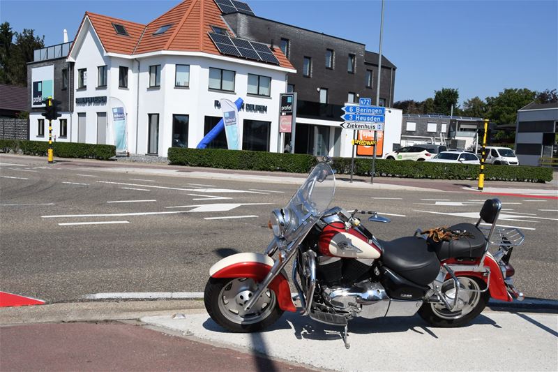 Motorrijder licht gewond bij botsing