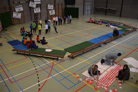 Muur en dansen tegen pesten in Bolderberg