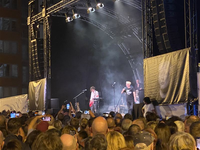 Muzikanten brengen hulde aan Arno