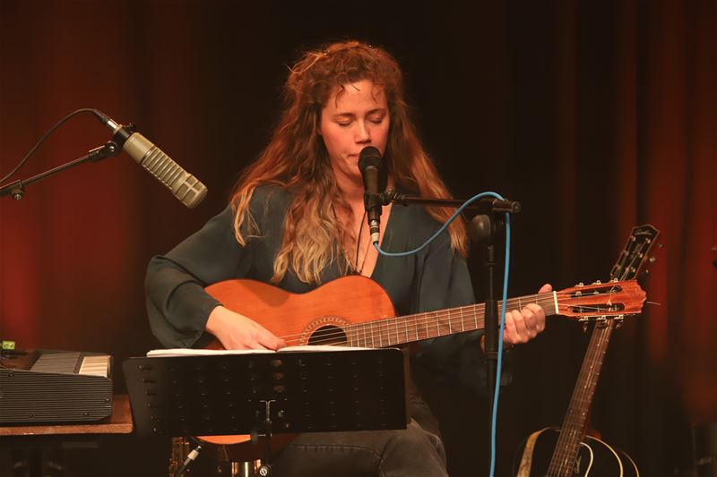 Naima Joris brengt intiem concert