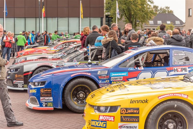 Nascar bolides paraderen donderdag door Zolder