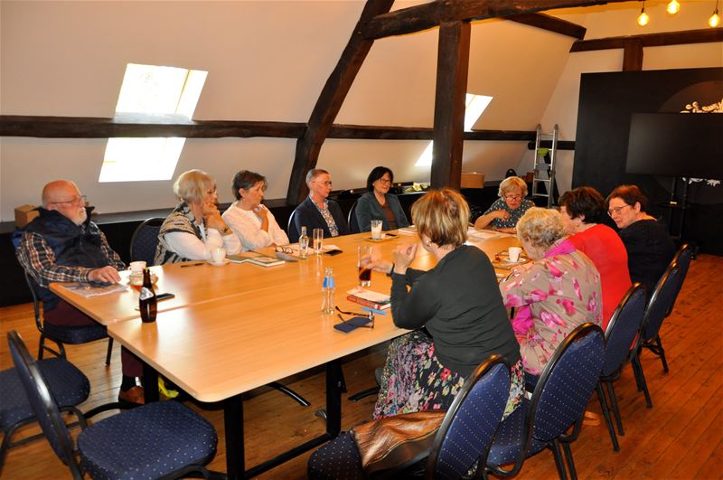 Neos besprak 'Republiek van licht'