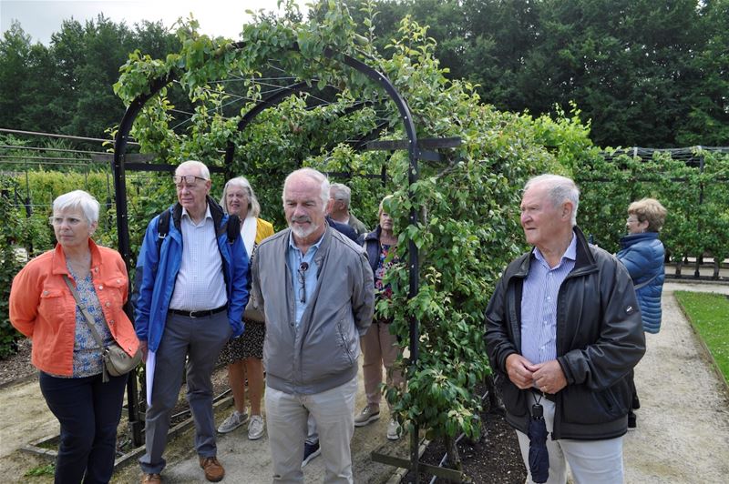 Neos bezocht kasteeltuin en abdij