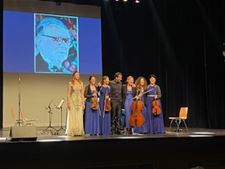 Neos ging luisteren naar muziek van Morricone
