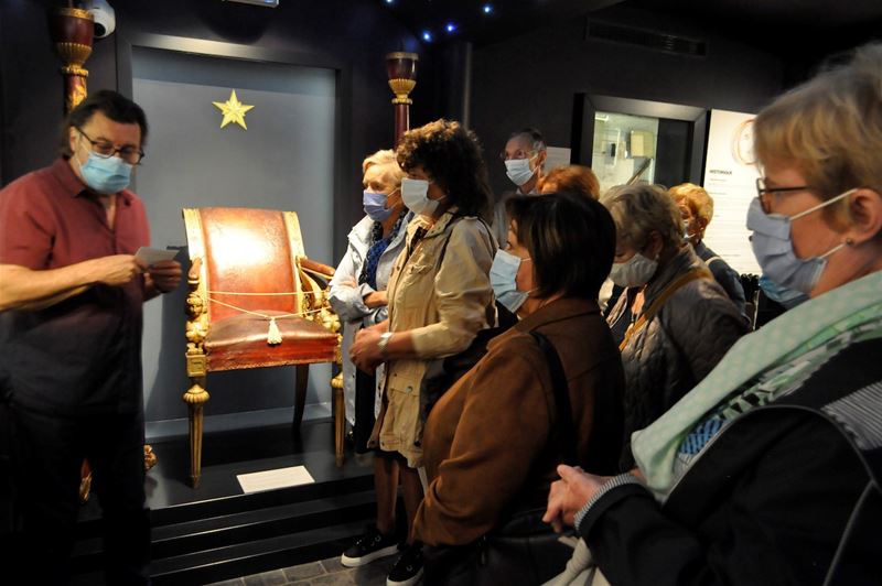 Neos in de voetsporen van vrijmetselaars en Brel