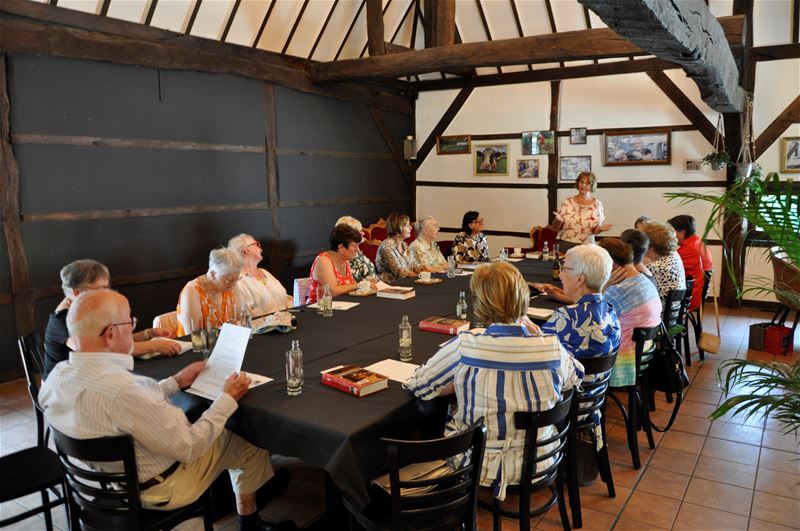 Neos ontleedde zes straffe boeken