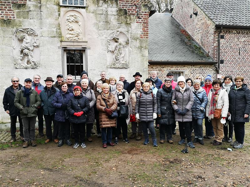 Neos op wandeling langs de Kluis