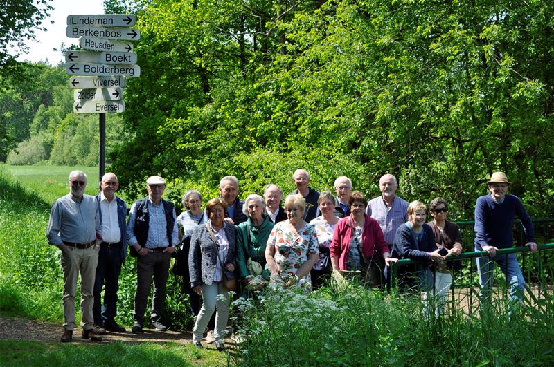 Neos: Van de kerk naar de Mangelbeek
