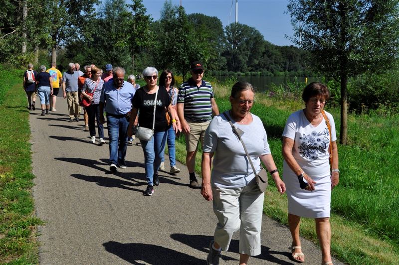 Neos wandelde rond de Paalse Plas