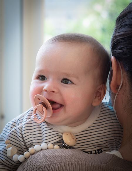Nieuwe baby's krijgen voortaan een tutketting