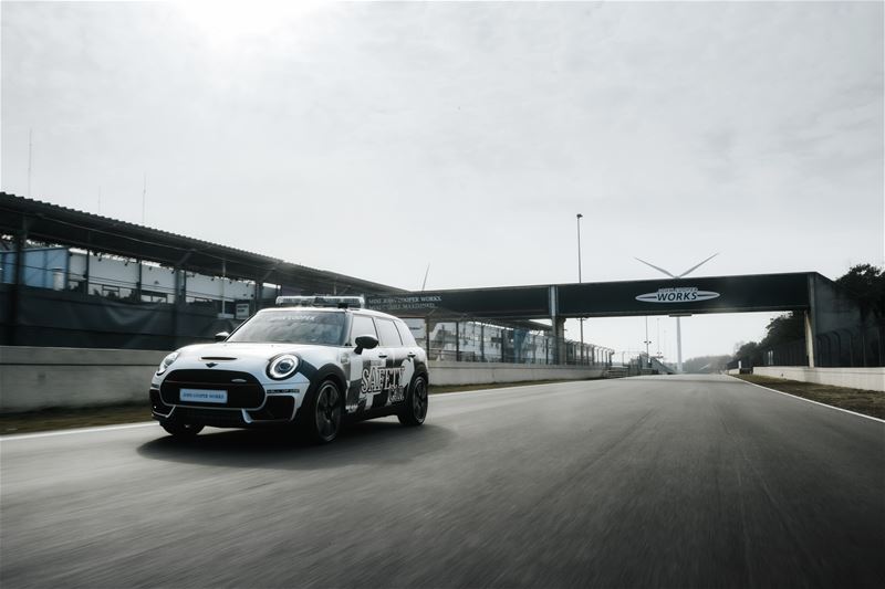 Nieuwe safety car van circuit is een MINI